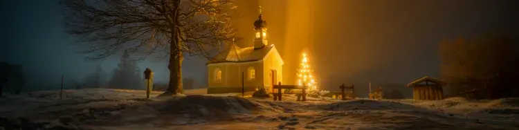 una iglesia en la nieve